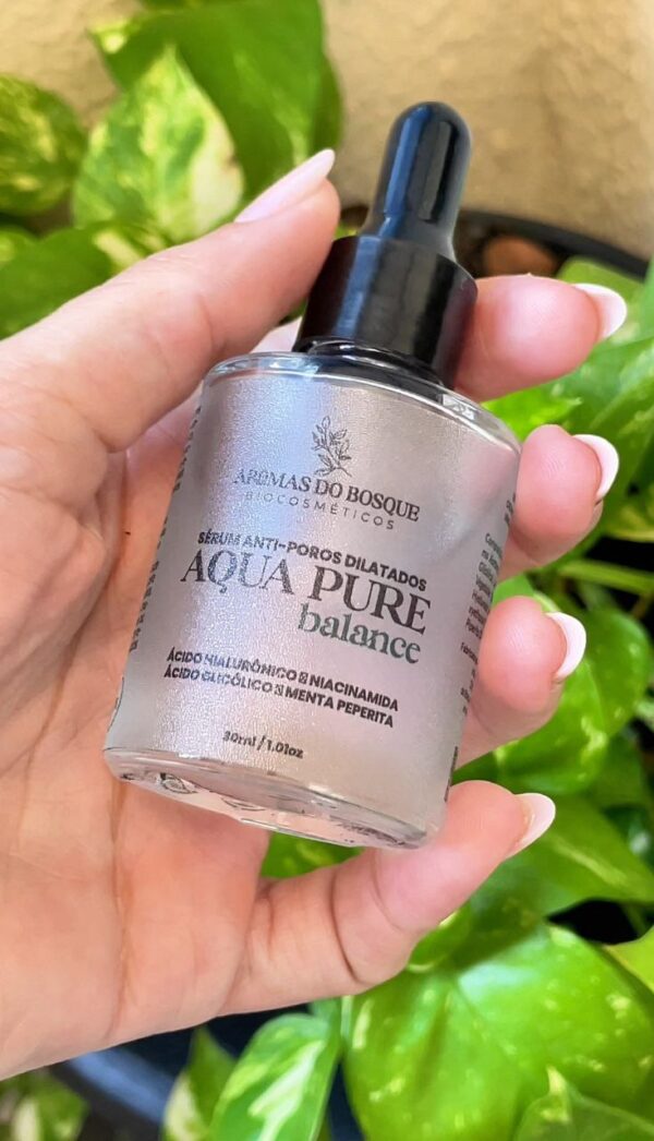 Sérum facial hidratante antiacne em frasco conta-gotas.